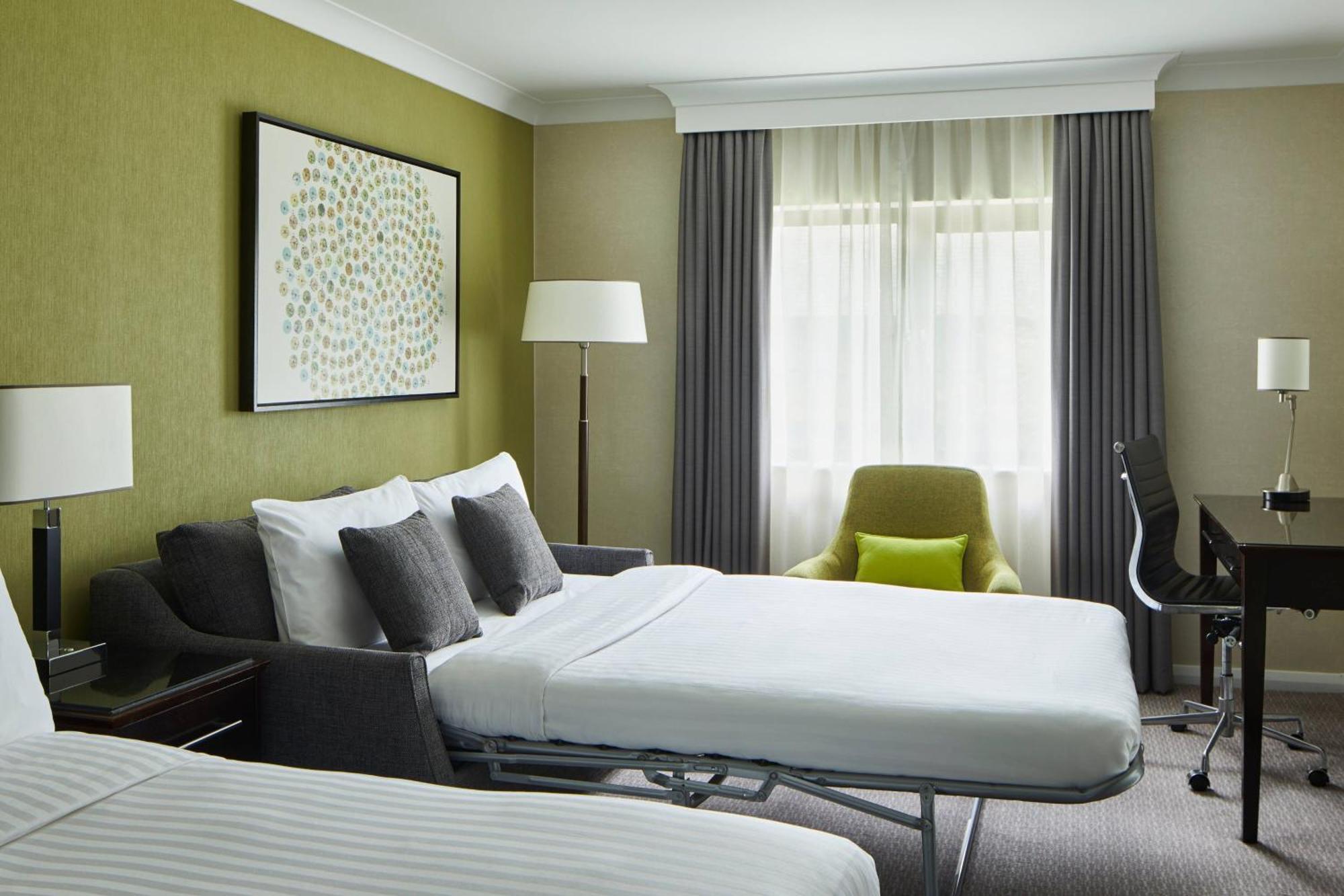 Delta Hotels By Marriott Manchester Airport Hale  Exterior foto