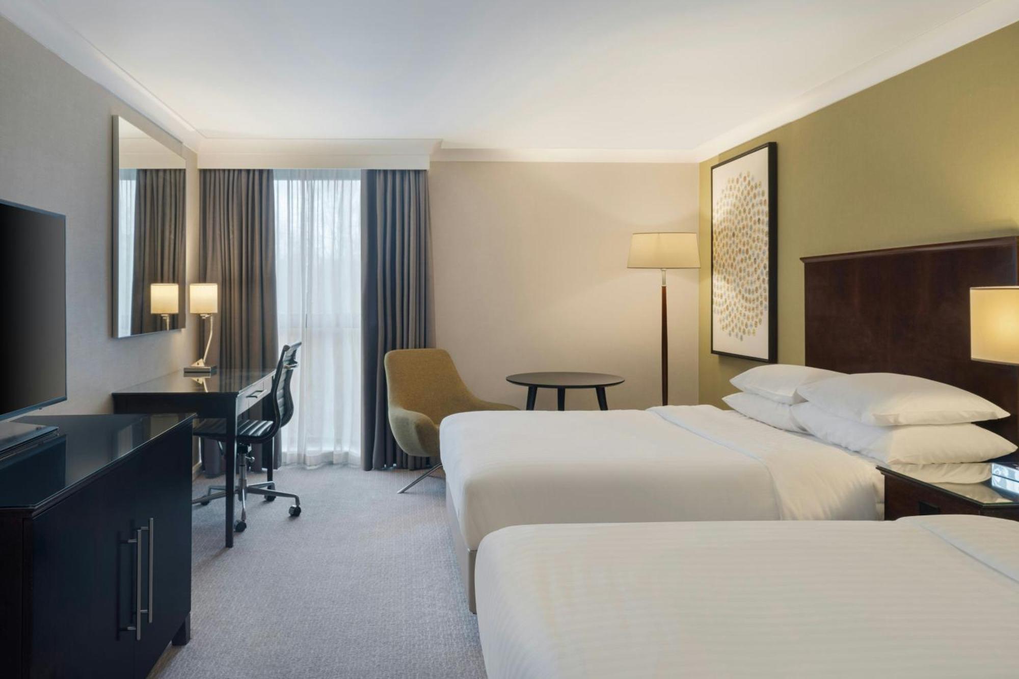 Delta Hotels By Marriott Manchester Airport Hale  Exterior foto